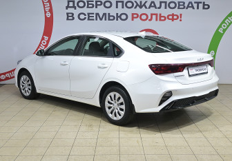 Подержанный автомобиль Kia Cerato Sedan 2022 года (6 фото)