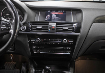 Подержанный автомобиль BMW X3 2015 года (15 фото)