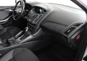 Подержанный автомобиль Ford Focus Sedan 2012 года (10 фото)