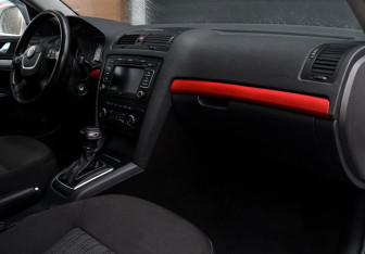 Подержанный автомобиль Skoda Octavia Liftback 2012 года (9 фото)