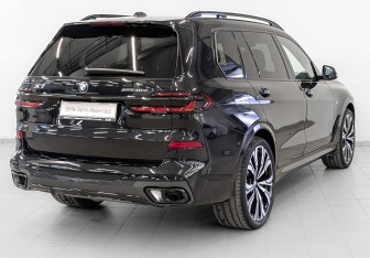Новый BMW X7 2025 (2 фото)