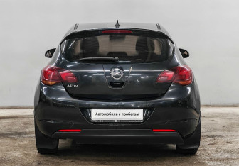Подержанный автомобиль Opel Astra Hatchback 2011 года (6 фото)