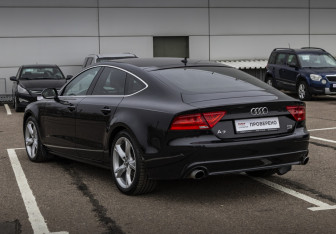 Подержанный автомобиль Audi A7 2010 года (7 фото)