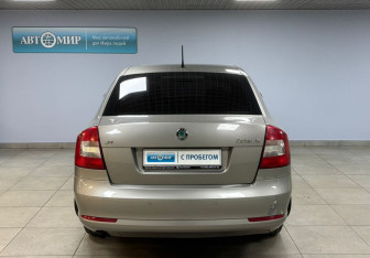 Подержанный автомобиль Skoda Octavia Liftback 2013 года (6 фото)
