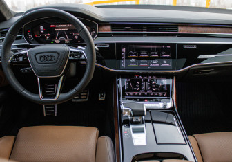 Подержанный автомобиль Audi A8 2019 года (10 фото)
