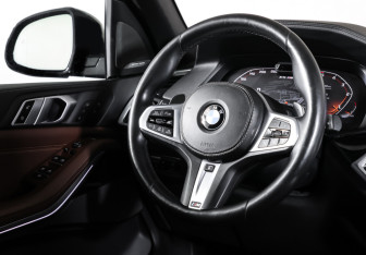 Подержанный автомобиль BMW X5 2019 года (16 фото)