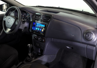 Подержанный автомобиль Renault Sandero 2016 года (7 фото)