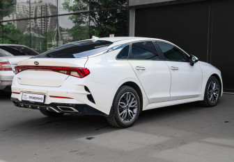 Подержанный автомобиль Kia K5 2021 года (4 фото)