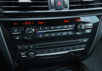 Подержанный автомобиль BMW X5 2013 года (16 фото)