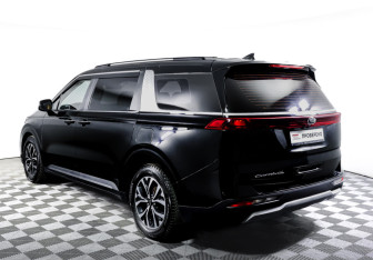 Подержанный автомобиль Kia Carnival 2020 года (7 фото)