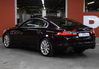 Подержанный автомобиль Jaguar XF Sedan 2011 года (7 фото)