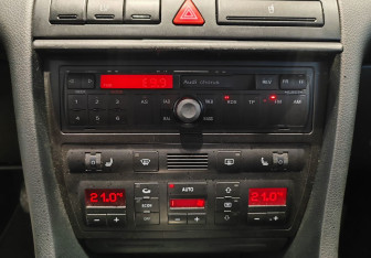 Подержанный автомобиль Audi A6 Sedan 2001 года (15 фото)