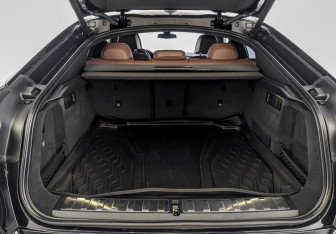 Подержанный автомобиль BMW X6 2020 года (10 фото)