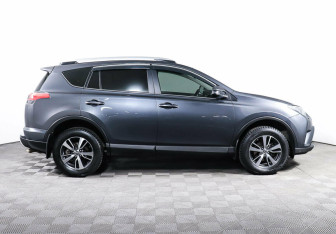 Подержанный автомобиль Toyota RAV4 2015 года (4 фото)