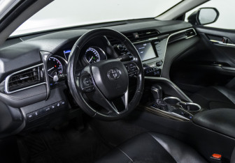 Подержанный автомобиль Toyota Camry Sedan 2018 года (10 фото)