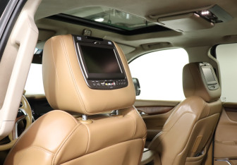 Подержанный автомобиль Cadillac Escalade Suv 2016 года (14 фото)