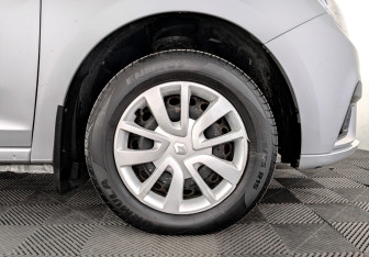 Подержанный автомобиль Renault Logan Sedan 2019 года (18 фото)