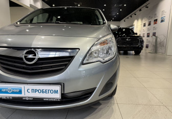 Подержанный автомобиль Opel Meriva 2012 года (7 фото)