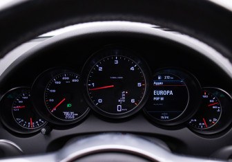 Подержанный автомобиль Porsche Cayenne 2015 года (12 фото)