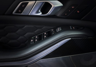 Подержанный автомобиль BMW X5 M 2020 года (25 фото)