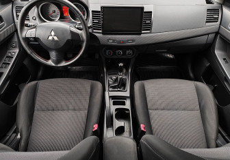 Подержанный автомобиль Mitsubishi Lancer Sedan 2008 года (10 фото)