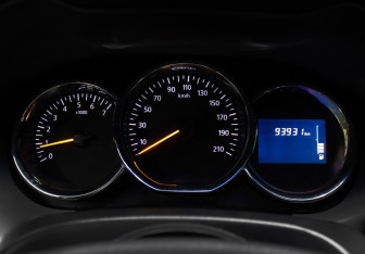 Подержанный автомобиль Renault Duster 2016 года (13 фото)