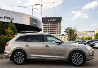 Подержанный автомобиль Audi Q7 2015 года (3 фото)