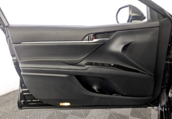 Подержанный автомобиль Toyota Camry Sedan 2021 года (19 фото)