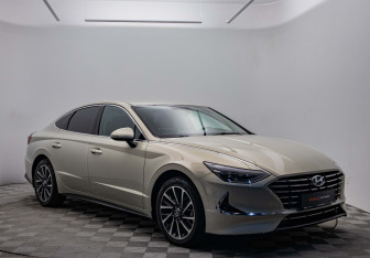 Подержанный автомобиль Hyundai Sonata 2022 года (3 фото)
