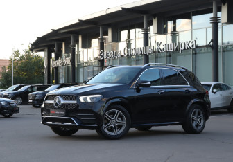 Подержанный автомобиль Mercedes-Benz GLE 2021 года (24 фото)
