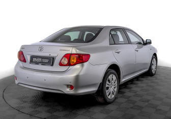 Подержанный автомобиль Toyota Corolla Sedan 2008 года (5 фото)