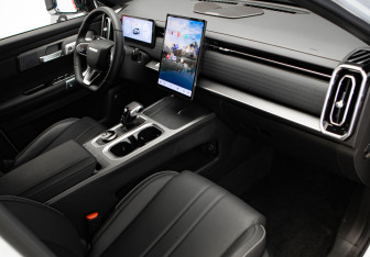 Подержанный автомобиль Jaecoo J7 2025 года (25 фото)