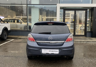 Подержанный автомобиль Opel Astra Sedan 2008 года (6 фото)
