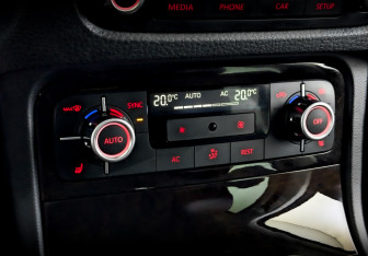 Подержанный автомобиль Volkswagen Touareg 2012 года (27 фото)