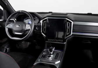 Подержанный автомобиль JAC T9 2025 года (12 фото)