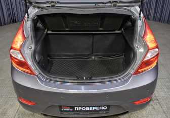 Подержанный автомобиль Hyundai Solaris Hatchback 2012 года (10 фото)