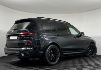 Подержанный автомобиль BMW X7 2024 года (2 фото)