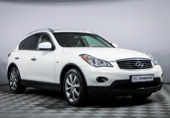 Подержанный автомобиль Infiniti EX 2008 года (3 фото)