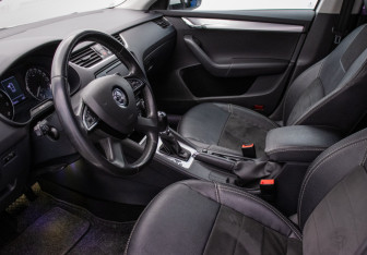 Подержанный автомобиль Skoda Octavia Liftback 2013 года (10 фото)