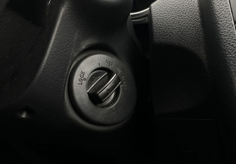 Подержанный автомобиль Nissan Tiida Hatchback 2010 года (16 фото)