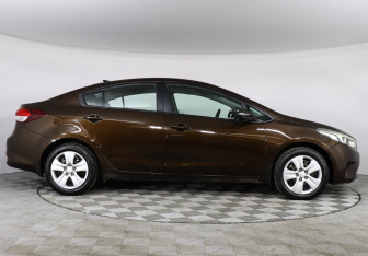 Подержанный автомобиль Kia Cerato Sedan 2019 года (4 фото)