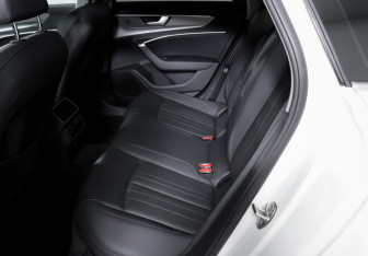 Подержанный автомобиль Audi A6 Sedan 2019 года (10 фото)