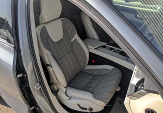 Подержанный автомобиль Volvo XC60 2021 года (23 фото)