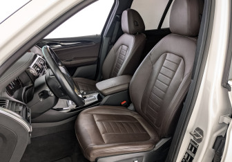 Подержанный автомобиль BMW X3 2020 года (20 фото)