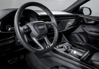 Подержанный автомобиль Audi Q8 2024 года (14 фото)