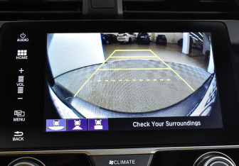 Подержанный автомобиль Honda Civic Sedan 2017 года (10 фото)