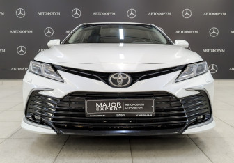Подержанный автомобиль Toyota Camry Sedan 2021 года (2 фото)