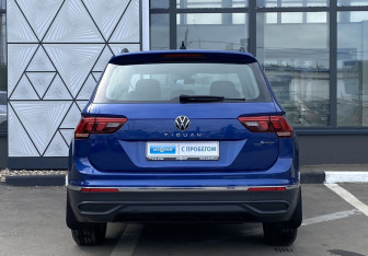 Подержанный автомобиль Volkswagen Tiguan 2021 года (6 фото)