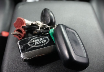 Подержанный автомобиль Land Rover Discovery 2012 года (17 фото)