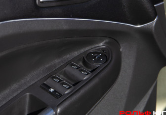 Подержанный автомобиль Ford Kuga 2013 года (20 фото)